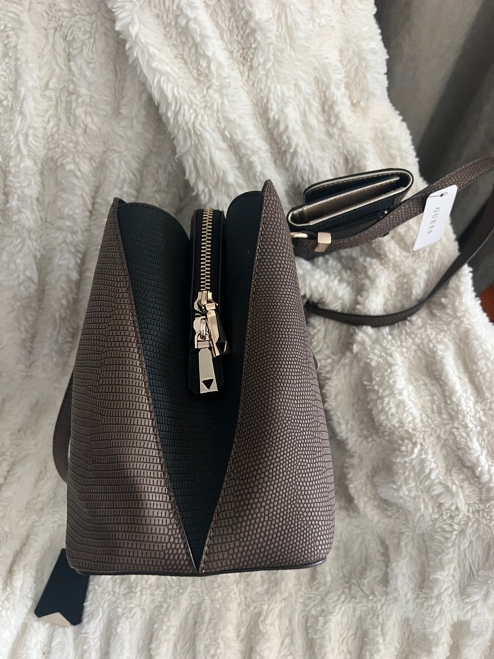 NWT GUESS Textured Purse and Wallet Set - Picture 10 of 14